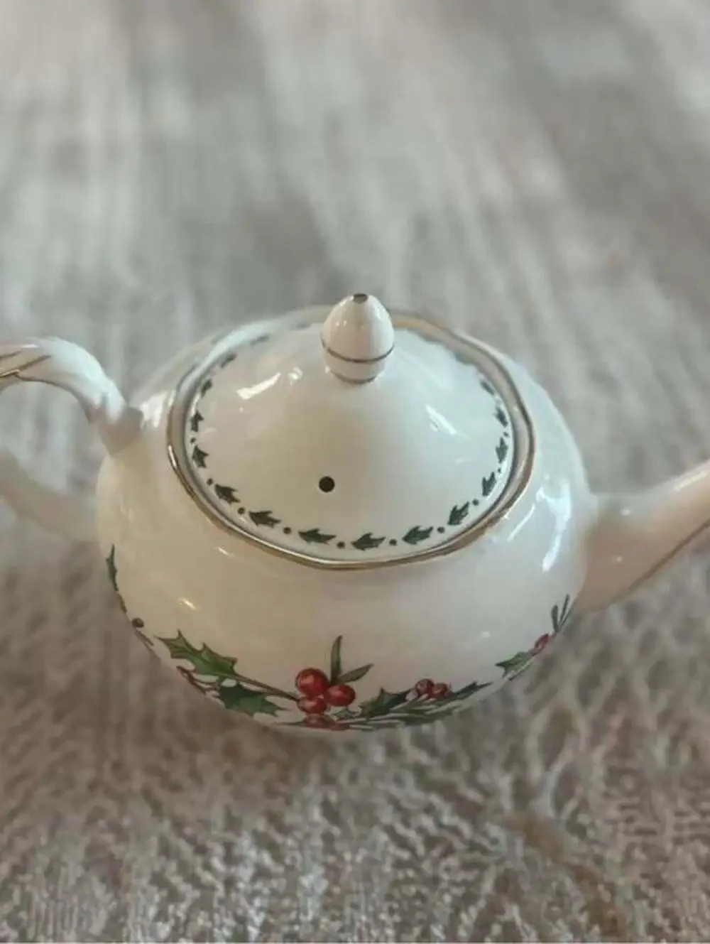 1992 “A Cup of Christmas Tea” Waldman House Press Winter Holly Porcelain Teapot